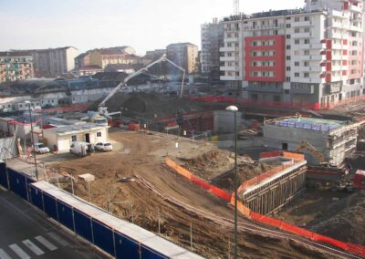 Cantiere Esselunga corso Traiano Torino - Getti con recinzione antipolveri